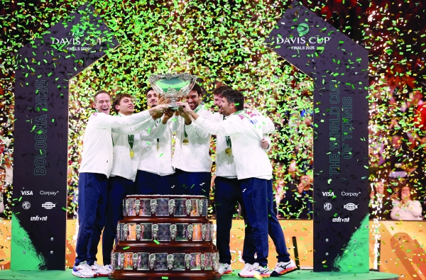 Italy beat Spain to win third consecutive Davis Cup