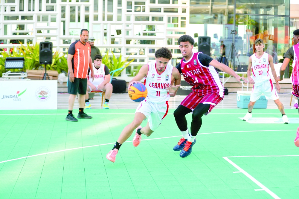 Qatar and Lebanon players in action. — Ammar al Musafir