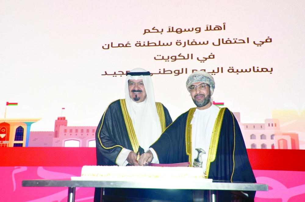 Dr Saleh bin Amer al Kharousi with Kuwait PM Shaikh Ahmad Al Sabah at the reception in Kuwait. — ONA