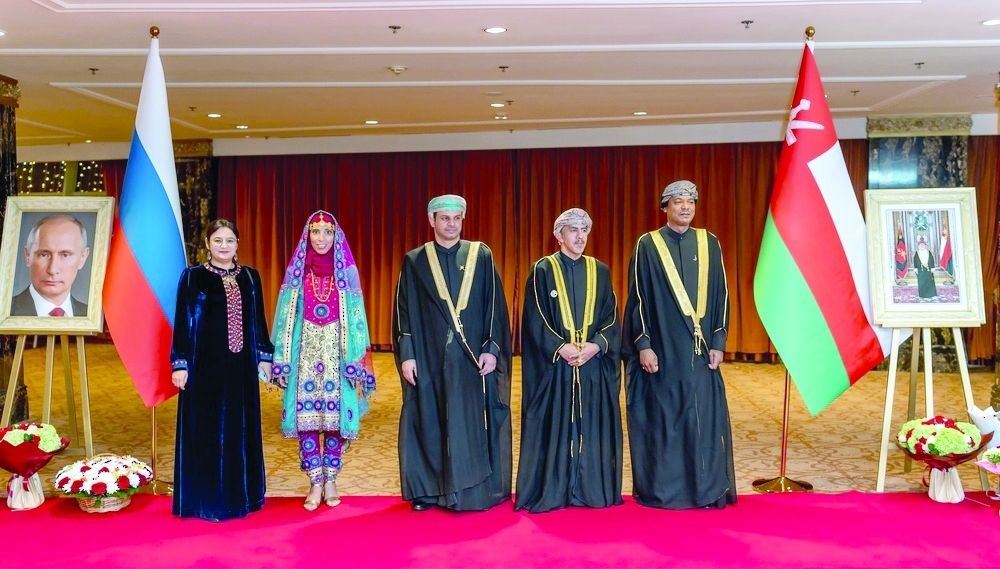 Hamood bin Salim al Tuwayah and other officials at the reception in Moscow. — ONA