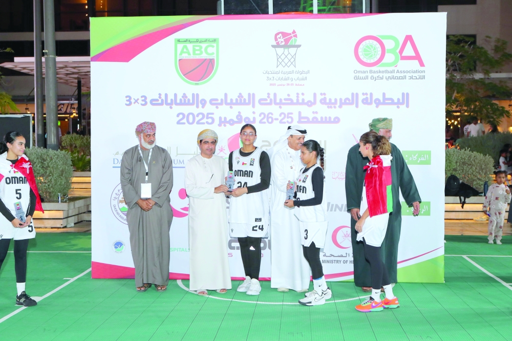 Oman A players receive their silver medals. — Ammar al Musafir
