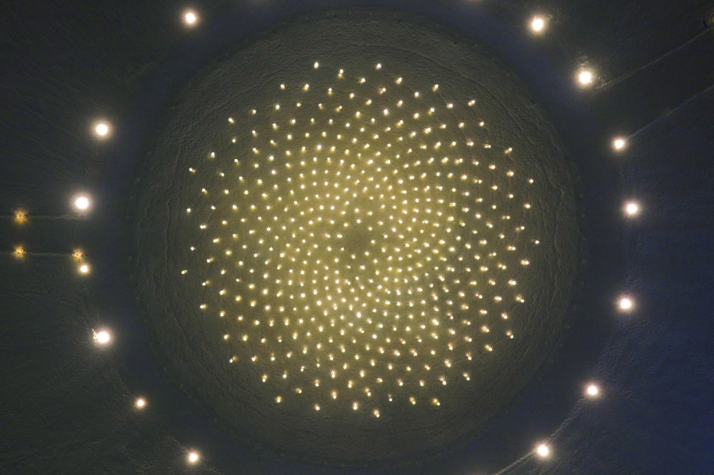 DRIFT, Whispers, 2025. Manar Abu Dhabi 2025. Image courtesy of Department of Culture and Tourism Abu Dhabi & Public Art Abu Dhabi, Photo by Lance Gerber