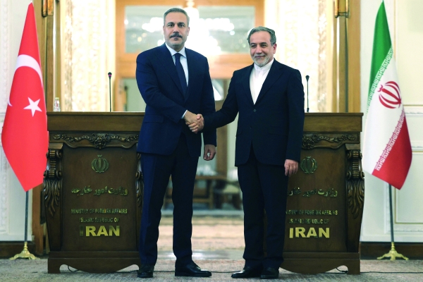 Iran, Türkiye agree to build key trade rail link