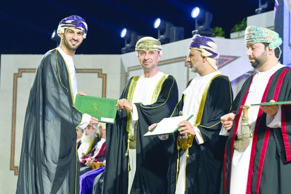 1,712 graduate from SQU