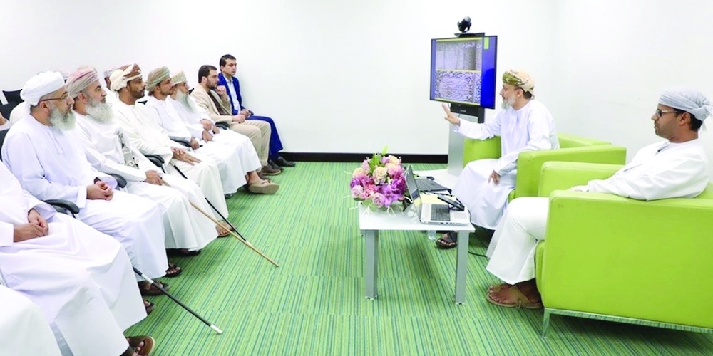 The programme involves presenting a series of lectures and holding scientific workshops. - ONA