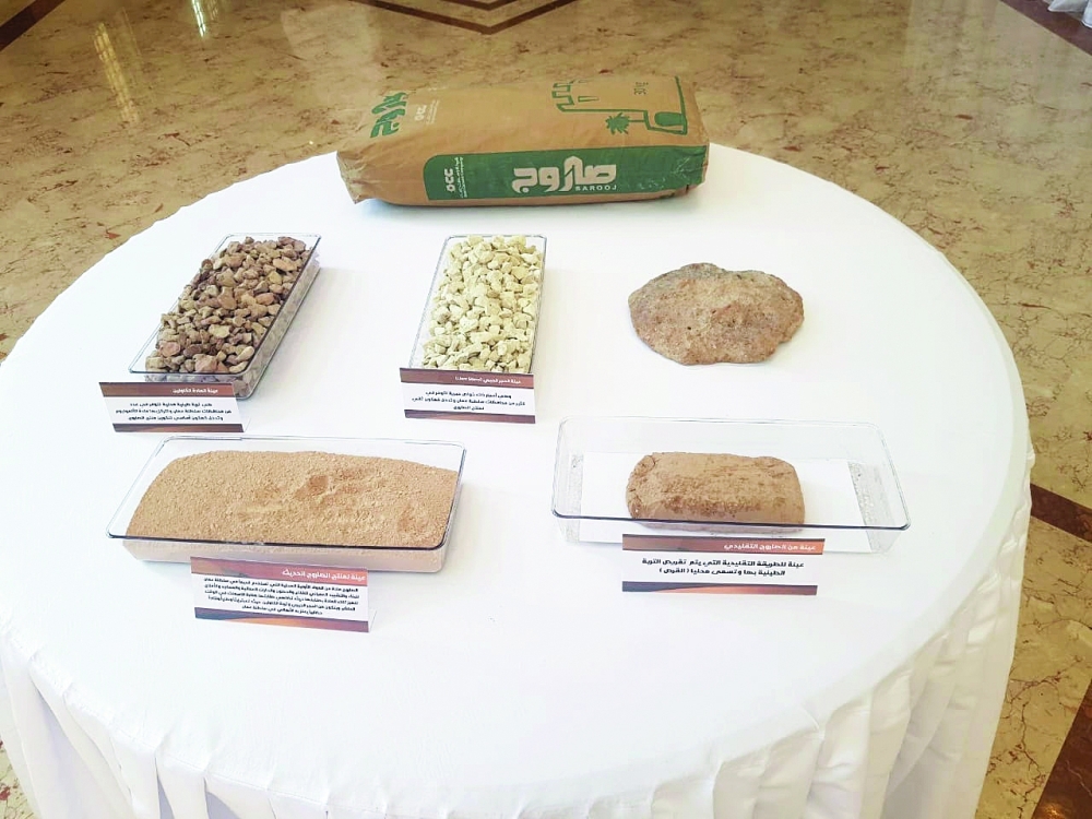 Historical Omani Sarooj samples exhibited high calcium oxide and low levels of reactive alumina-silicate, a composition that explains variable mechanical performance in traditional mixes.