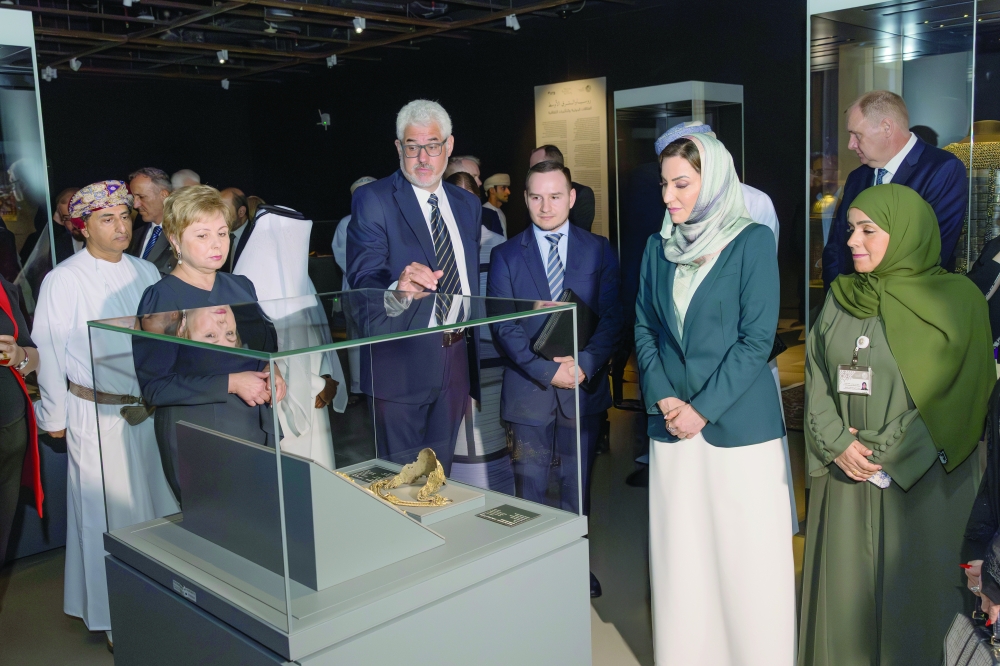 HH Sayyidah Dr Mona bint Fahd al Said and views artefacts at the expo.