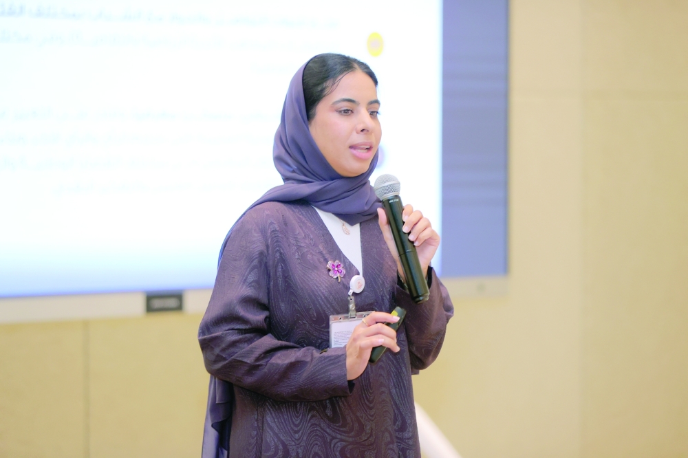 Wadha al Farsi presented her paper, which showcased the ministry’s experience in debate programmes. 