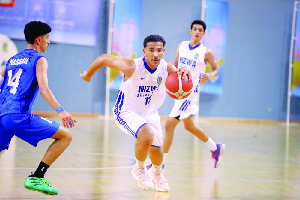 Nizwa player controls the ball. 