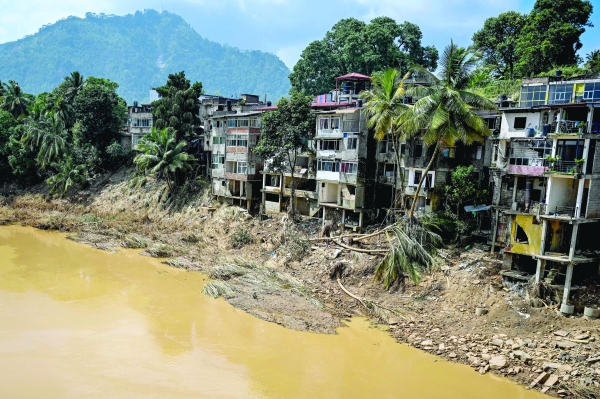Sri Lanka unveils cyclone aid plan