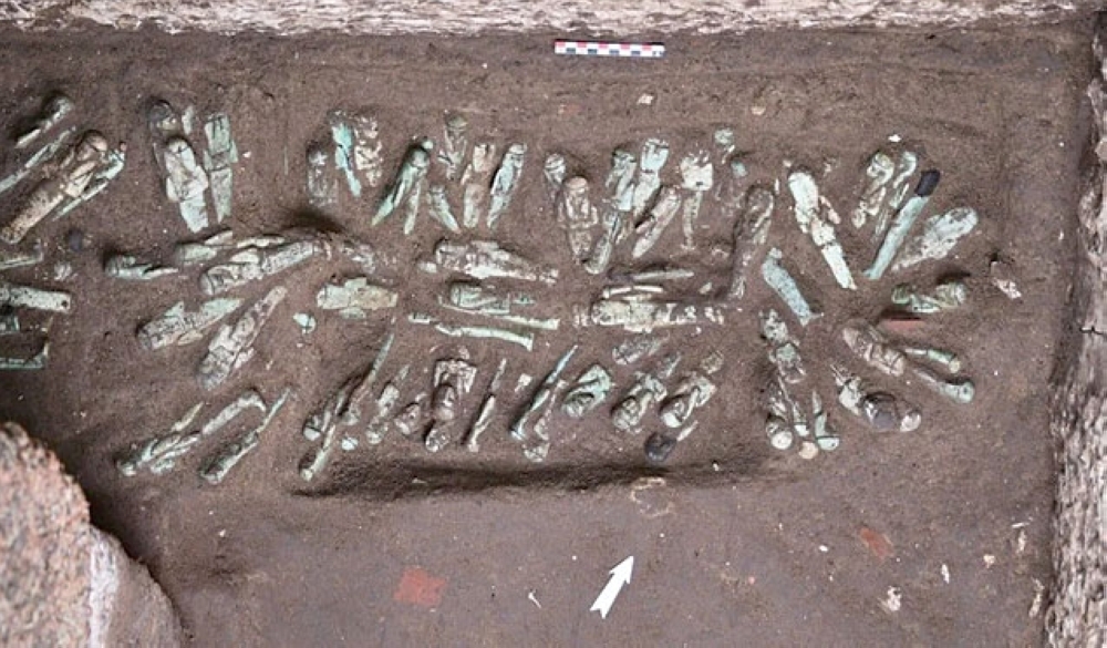 Screenshot 2025-12-07 at 10-55-58 Treasure trove found in Egyptian tomb solves ancient mystery