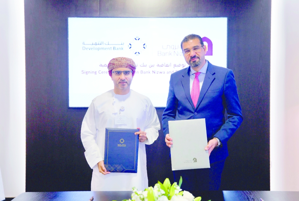 The agreement was formalised by Khalid al Kayed, CEO of Bank Nizwa and Hussain Ali al Lawati, CEO of Development Bank.