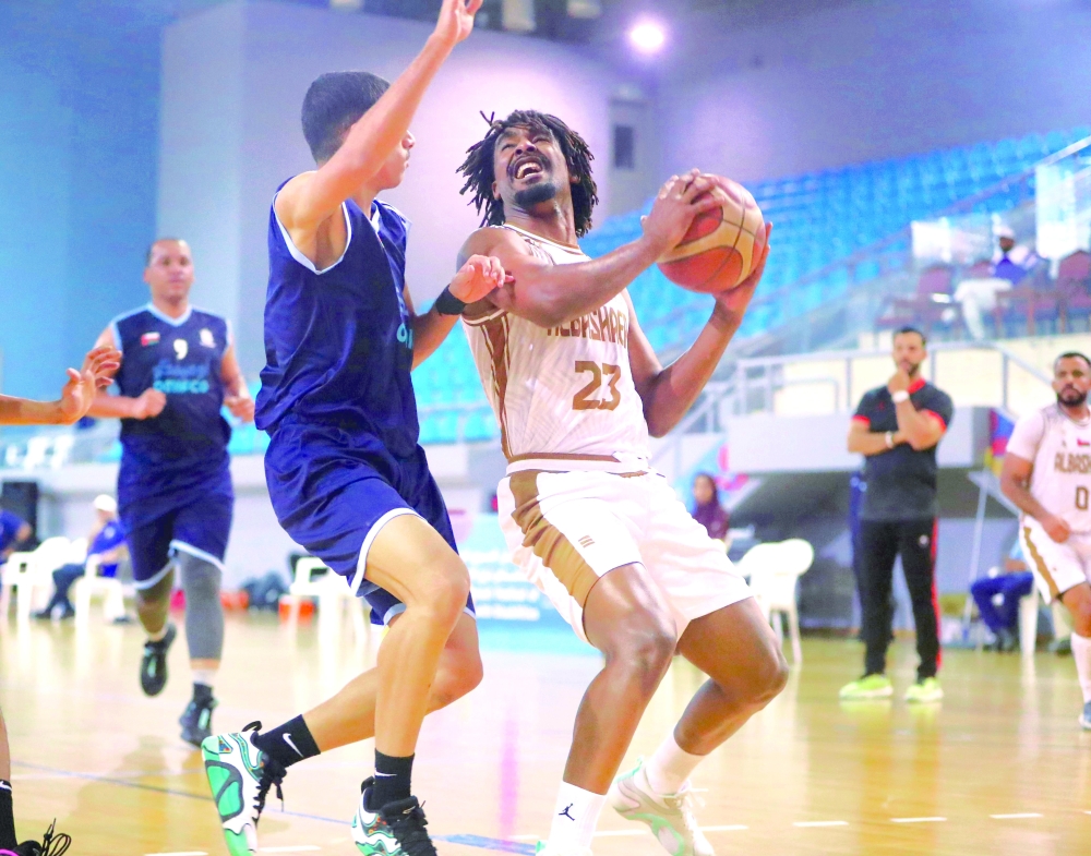Al Bashayer and Masirah players fight for the ball. — Ammar al Musafir