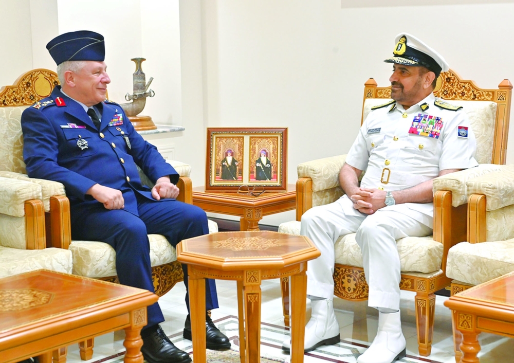 Vice Admiral Abdullah bin Khamis al Raisi receives Air Chief Marshal Ziya Cemal Kadıoğlu