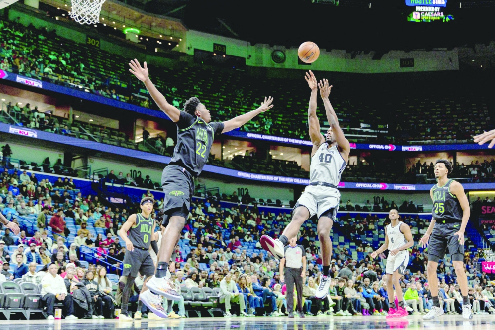 San Antonio Spurs forward Harrison Barnes (40) shoots a jump shot against New Orleans Pelicans center Derik Queen. — Reuters 