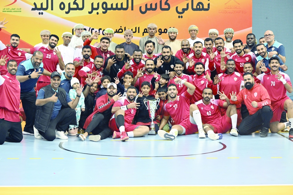 Oman Club players celebrate with the Super Cup trophy. — Abdulwahid al Hamadani 