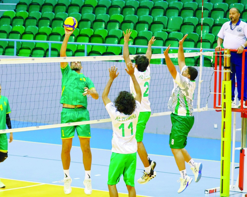 Seeb booked their place in the semifinals of the Ministry's Shield after a straight-set victory over Al Ittihad.