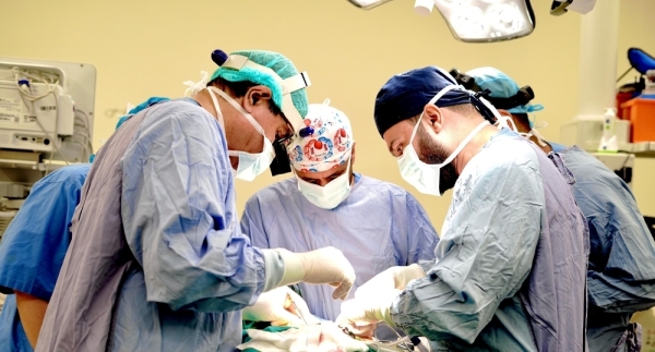 Khoula Hospital performs first laparoscopic aneurysm surgery in Middle East