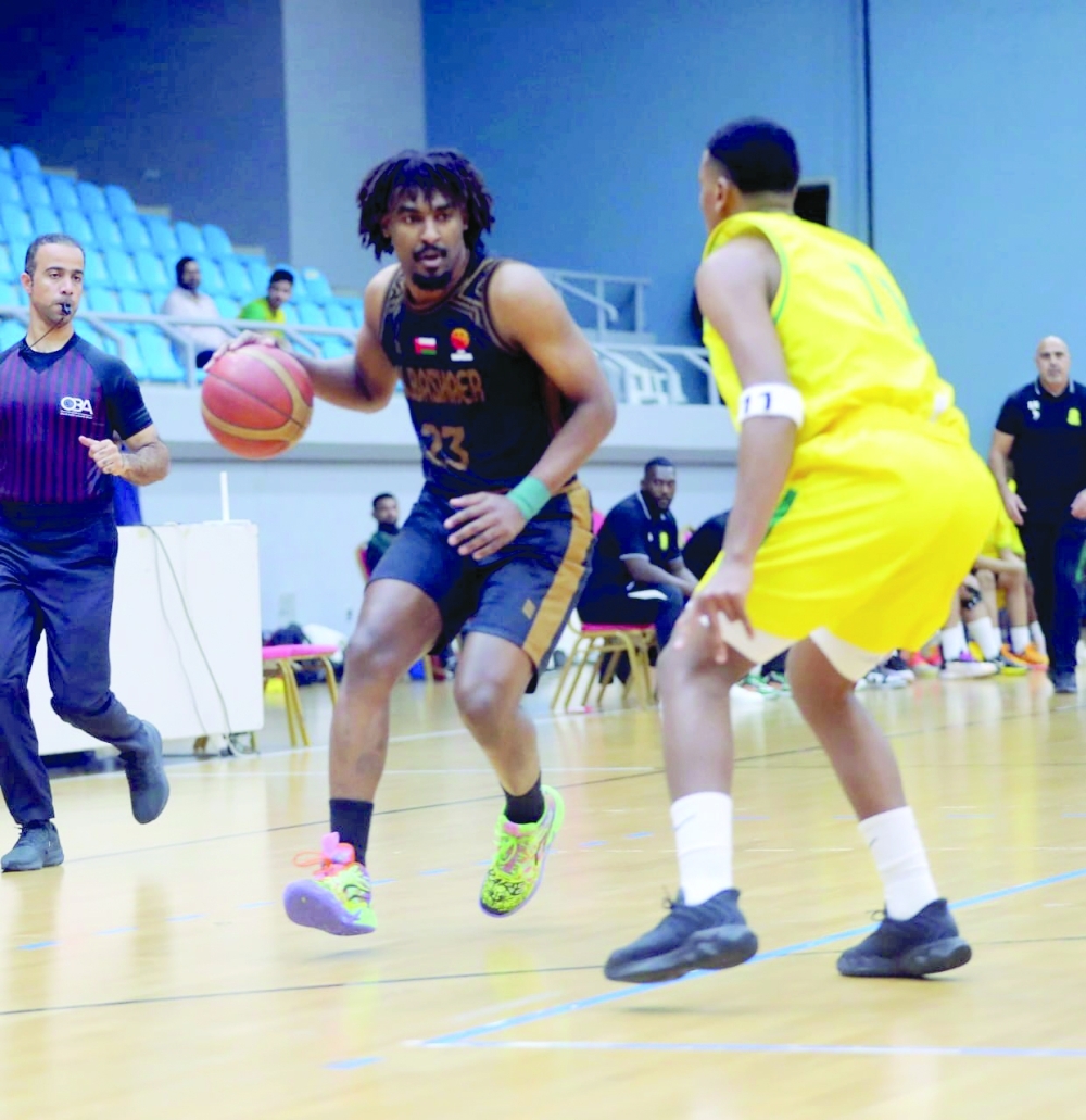One on one battle between Seeb and Al Bashayer players 
