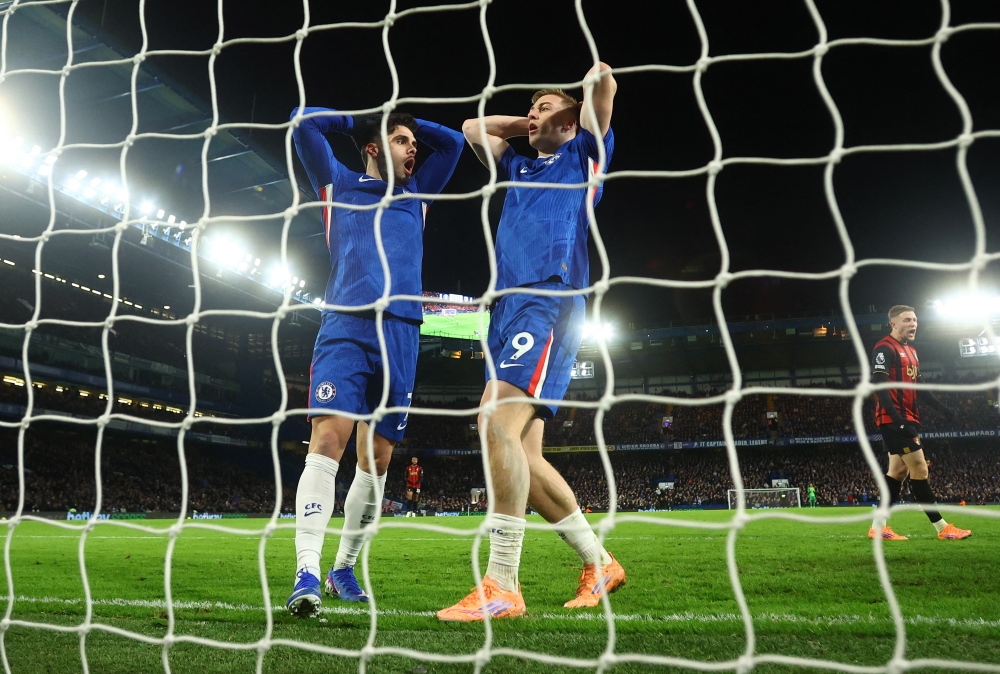 Chelsea's Pedro Neto and Chelsea's Liam Delap react 