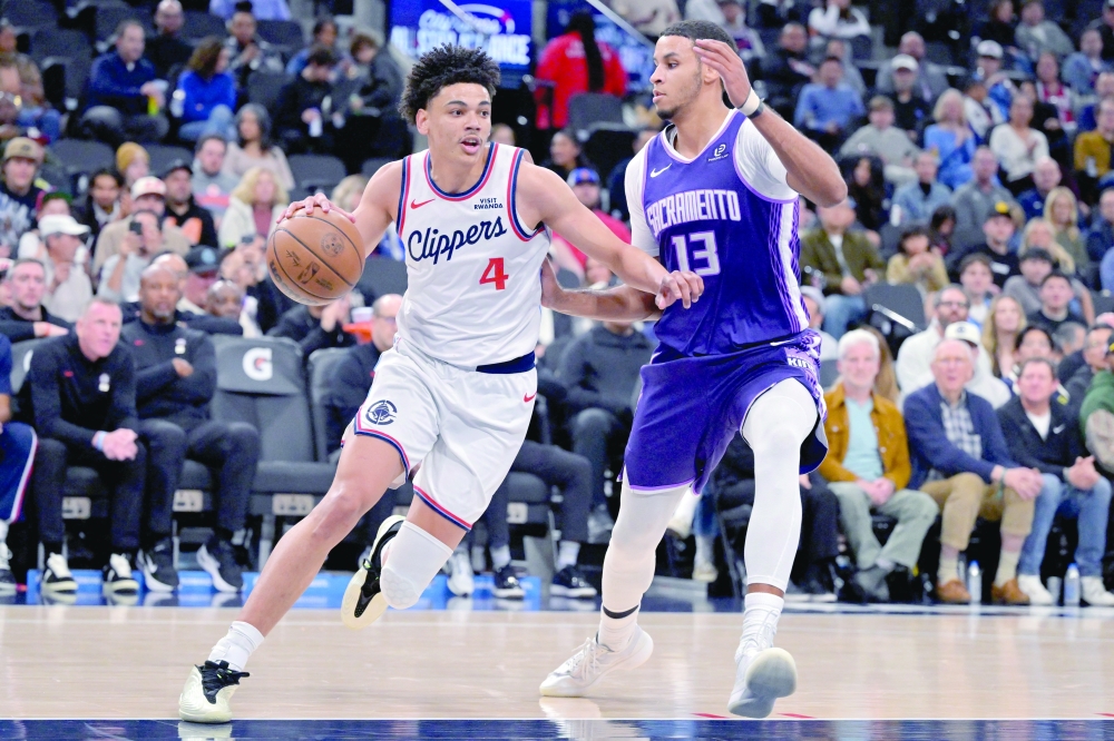 Los Angeles' Clippers Kobe Sanders (4) is defended by Sacramento Kings' forward Keegan Murray (13) as he drives to the basket at Intuit Dome. — Imagn Images