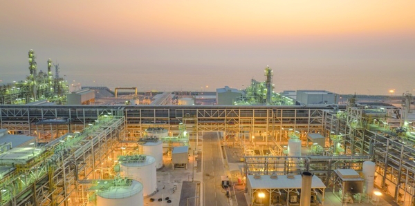 Oman oil output edges up despite lower prices