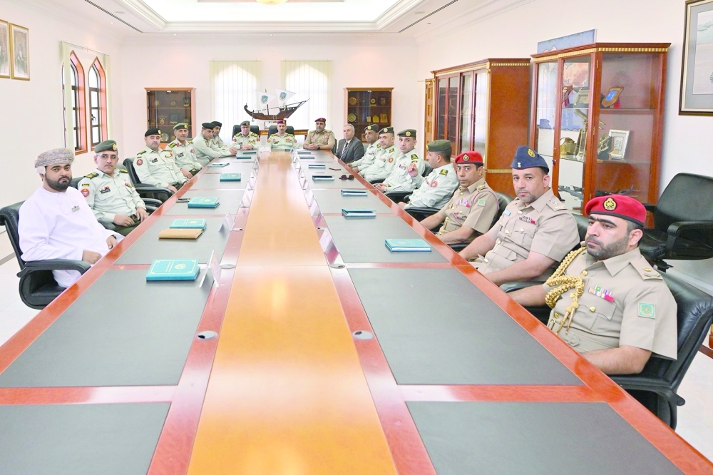 Brigadier Nael Mohammed al Shqeirat holds talks with Maj Gen Hamid bin Ahmed Sakroon.