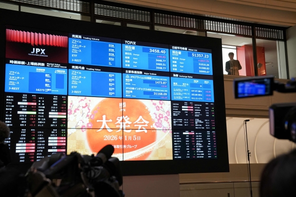 Stocks climb, oil slips as investors assess Venezuela upheaval