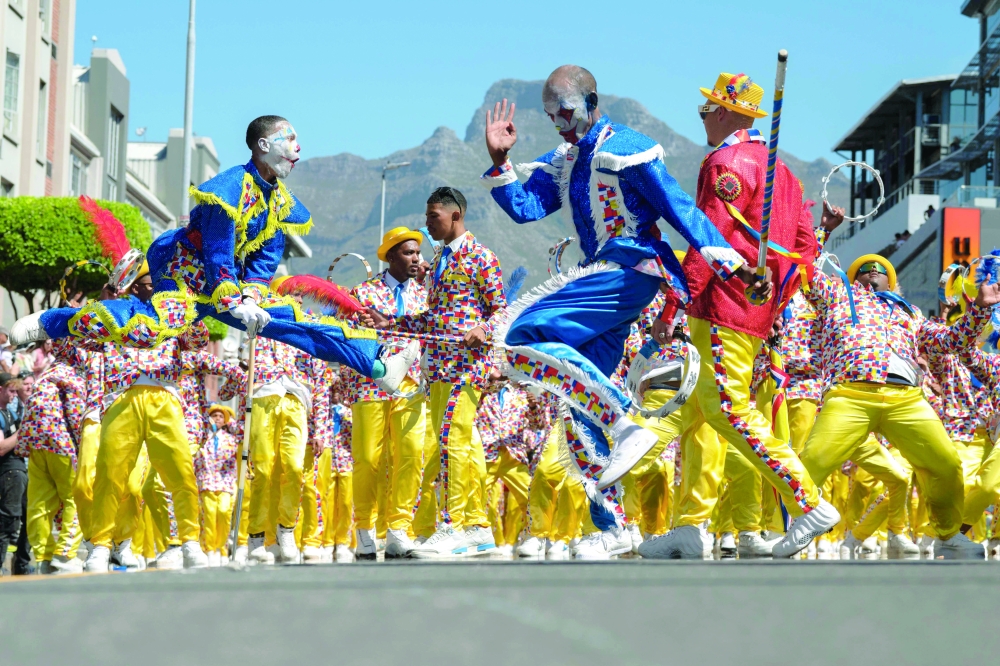 Members of a troupe take part in the annual parade of Tweede Nuwe Jaar (Second New Year) in Cape Town on January 5, 2026.  (Photo by RODGER BOSCH / AFP)
