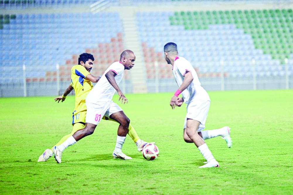 Oman Club and Bahla players in action during the Jindal League match. — Abdulwahid al Hamadani