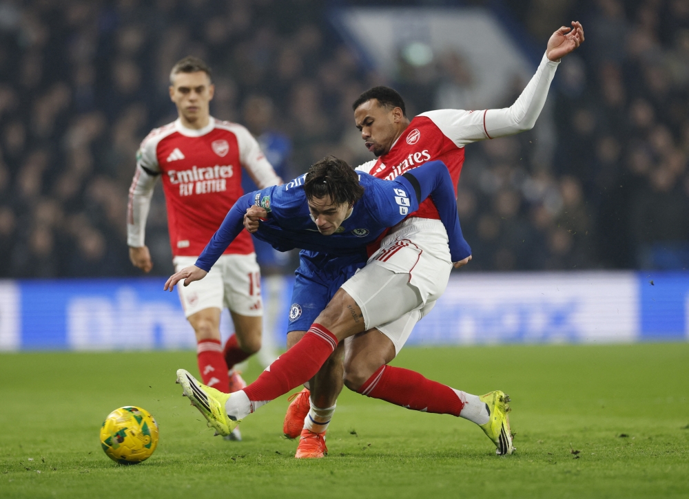  Chelsea's Marc Guiu in action with Arsenal's Gabriel Magalhaes 