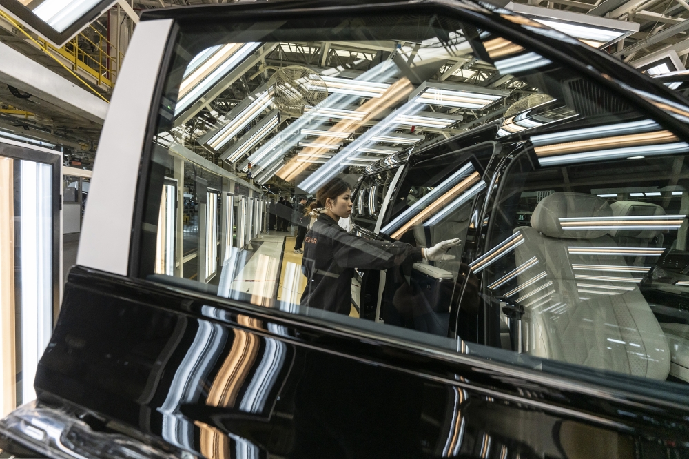 Chinese exports flood world markets