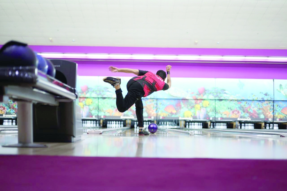 Khalid Bait Issa leads the overall standings with 2,054 points, tied with Musab al Adawi in second place.