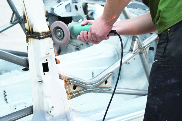 UK economy returns to growth as car manufacturing rebounds