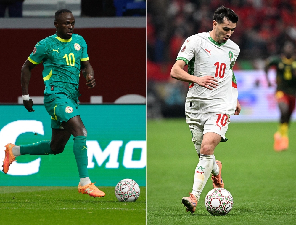 Senegal's forward #10 Sadio Mane (L) and Morocco's forward #10 Brahim Diaz