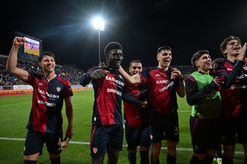  Cagliari players celebrate after the match 