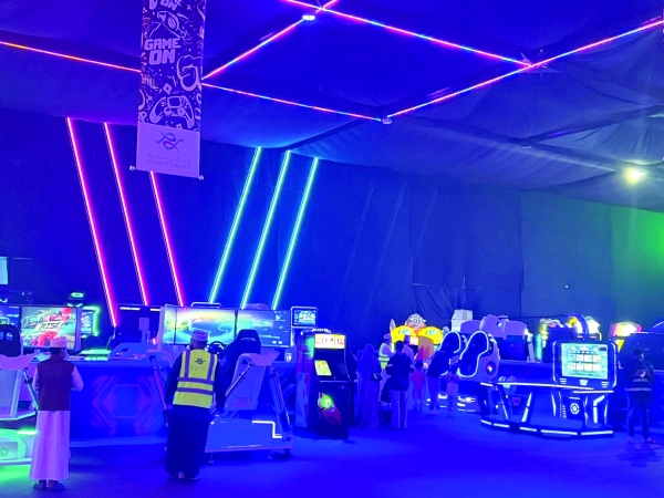 ‘E-sports legends’ tent thrills gamers