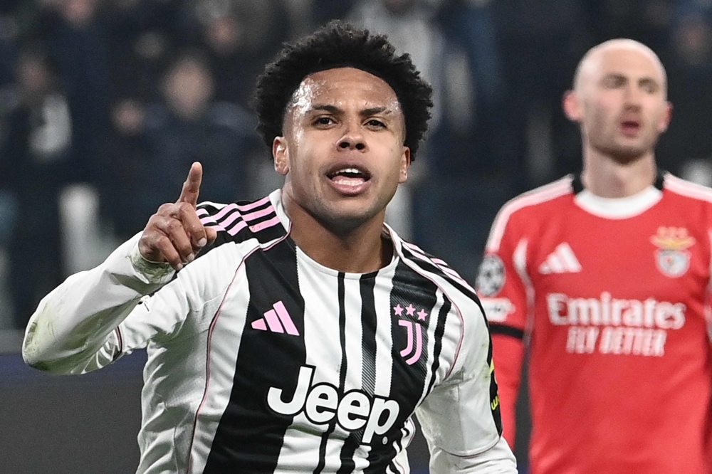 Juventus' US midfielder #22 Weston McKennie celebrates scoring his team's second goal  