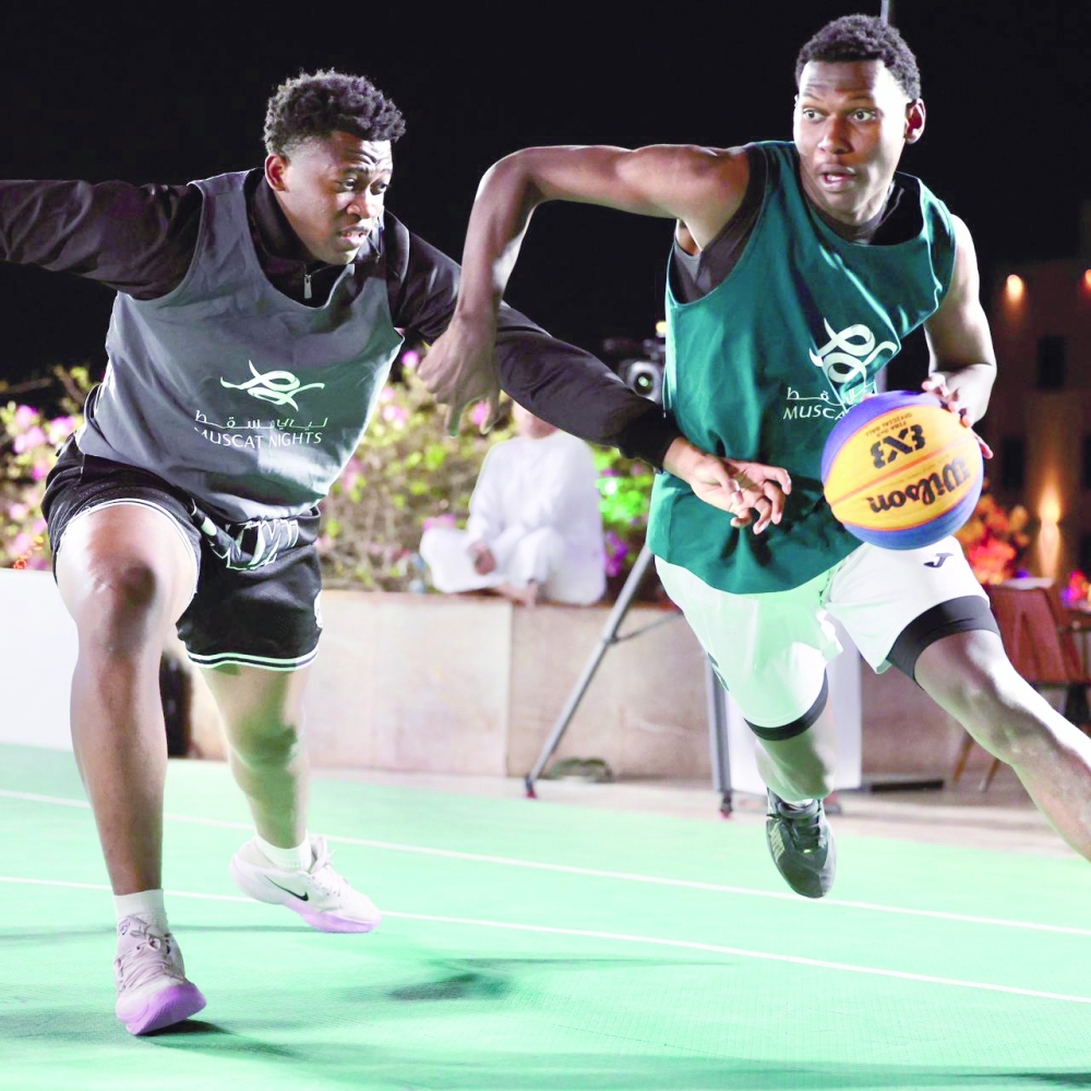 Al Dhahirah and Salalah players during the local final. — Hussein al Muqbali