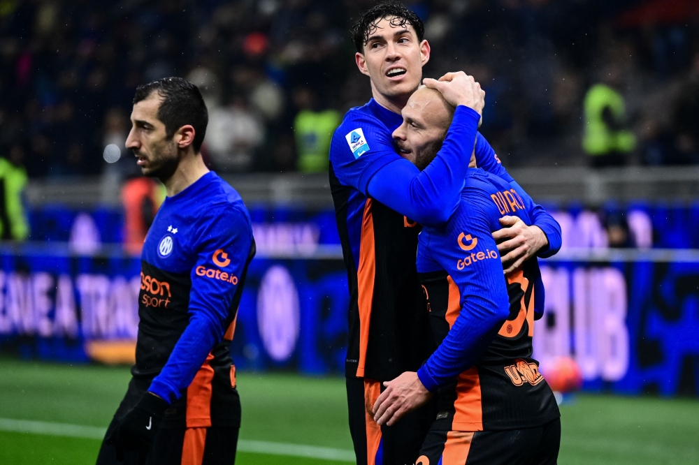 Inter Milan's  Dimarco (R) celebrates with Alessandro Bastoni  after scoring his team fourth goal 