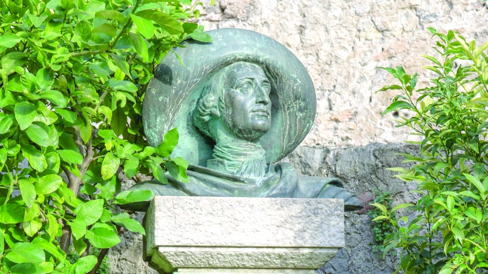 Statue-Goethe-Malcesine-Goethe-am-Gardasee-
