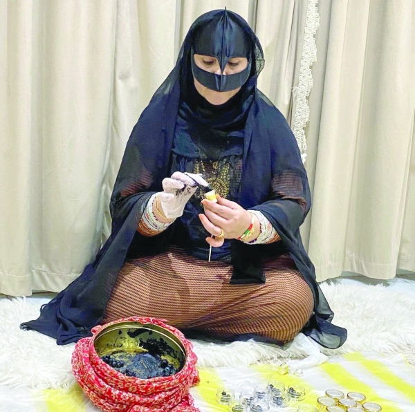 PRESERVING OMAN'S RARE KOHL CRAFT