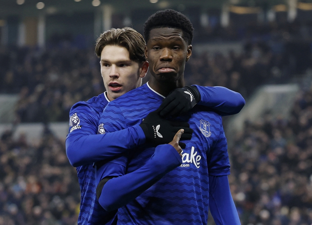  Everton's Thierno Barry celebrates scoring their first goal with Tyler Dibling 