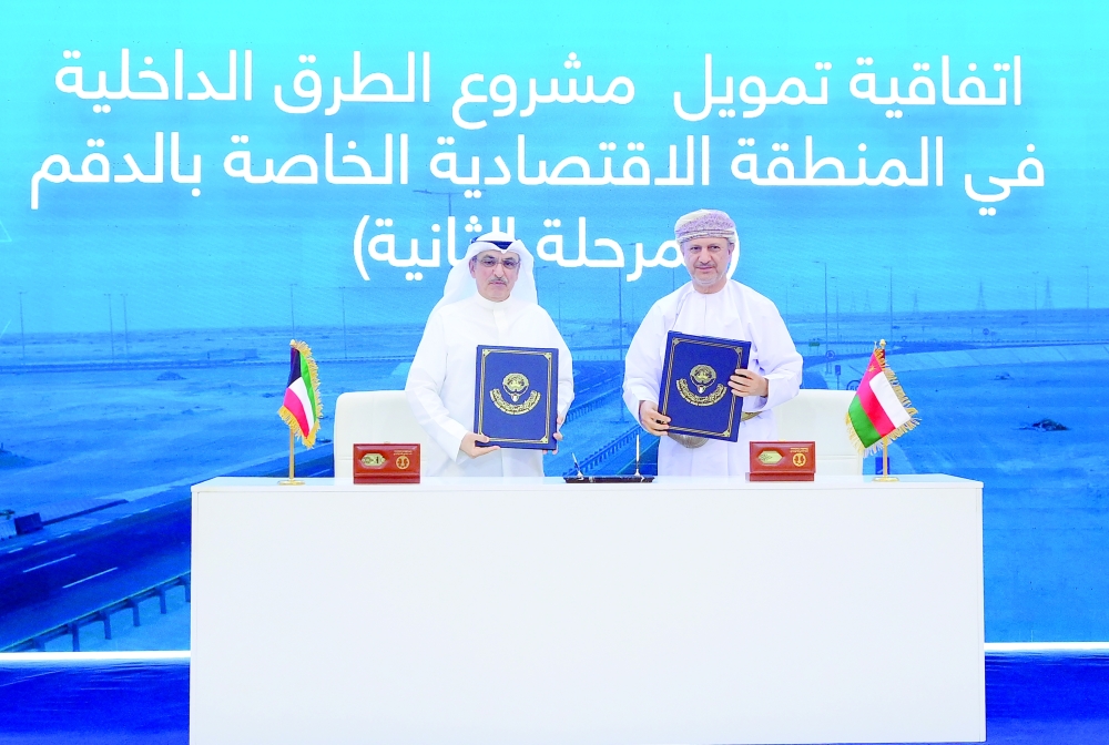 Sultan bin Salim al Habsi and Waleed Shamlan al Bahar after signing the agreement in Muscat on Tuesday. — ONA