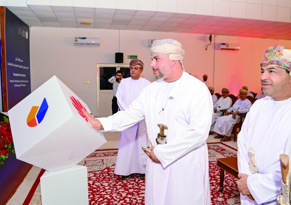 
The opening ceremony was held under the auspices of HH Sayyid Marwan bin Turki al Said, Governor of Dhofar. 