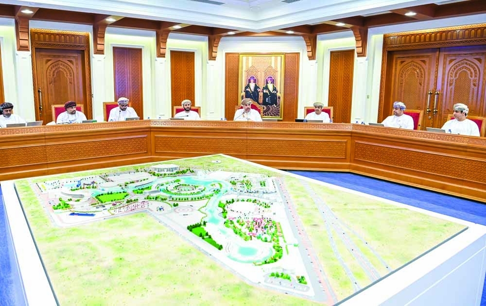 The meeting was held under the chairmanship of HH Sayyid Marwan bin Turki al Said, Governor of Dhofar, Chairman of the Municipal Council.