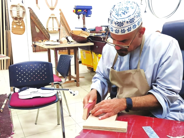 Making the strings strum again