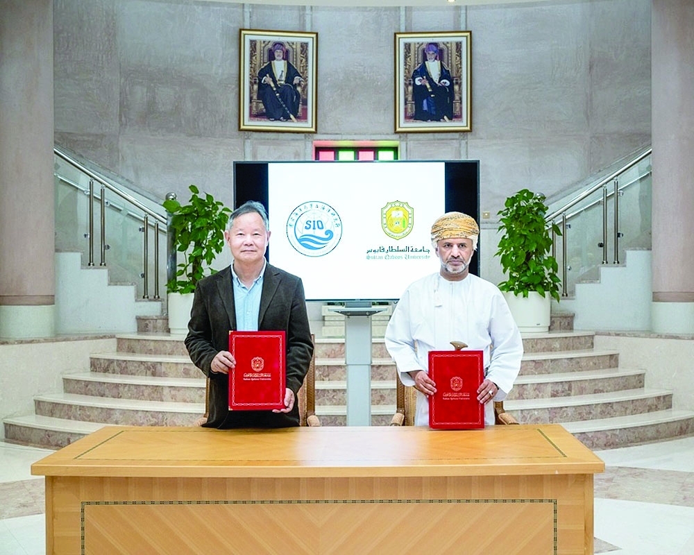 The signing ceremony was held under the auspices of HH Sayyid Dr Fahd bin Al Julanda al Said, Vice-Chancellor of SQU, in the presence of Prof Zihua Mao, representing the Chinese institute. - ONA