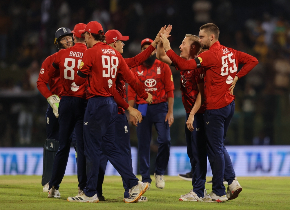  England's Will Jacks celebrates with teammates 