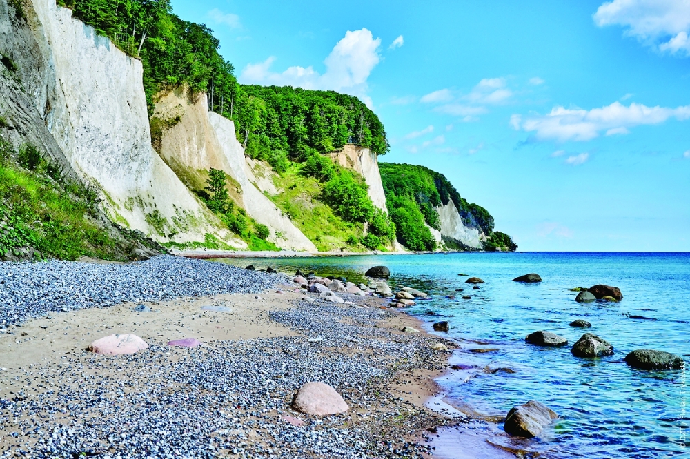 Steilküste mit Blick auf die Kreidefelsen